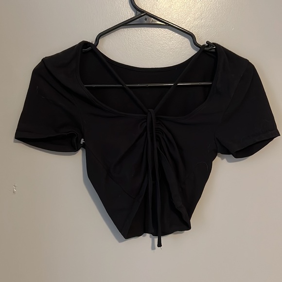 2 crop tops with open back - Picture 2 of 4